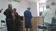 Срам! Бият бременна, а никой не помага