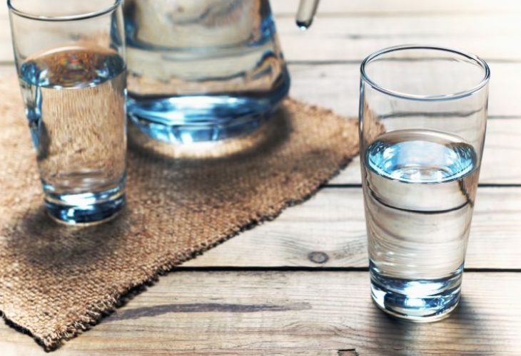С този прост трик ще пиете повече вода!