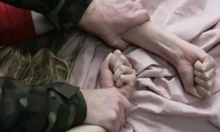 Туристка отиде на почивка на Крит, шиптъри я изнасилиха брутално на вълнолома в пристанище