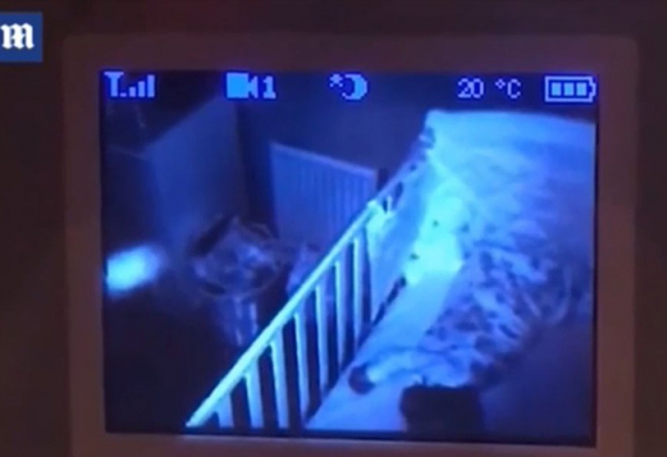 Баща на малко дете разгледа запис на видеобавачка и изпадна в ужас (ВИДЕО)