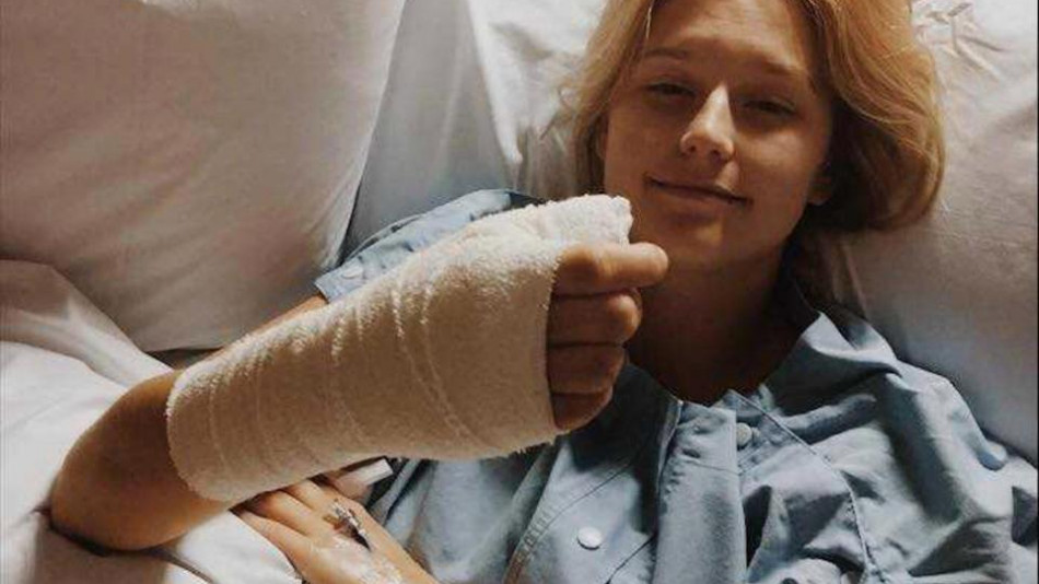 Опасен навик 20-годишната Кортни гризеше ноктите си и за малко не умря в страшни мъки (СНИМКИ 18+)