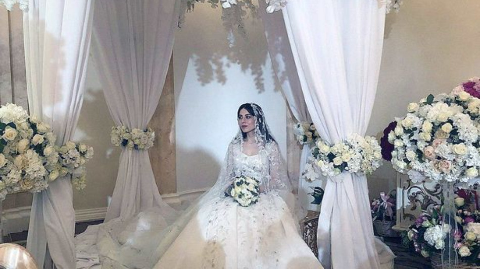 Сватбеният ден на 18-годишната Кава бе един от най-тъжните й! Облече рокля за 195 000 паунда, но … (СНИМКИ)