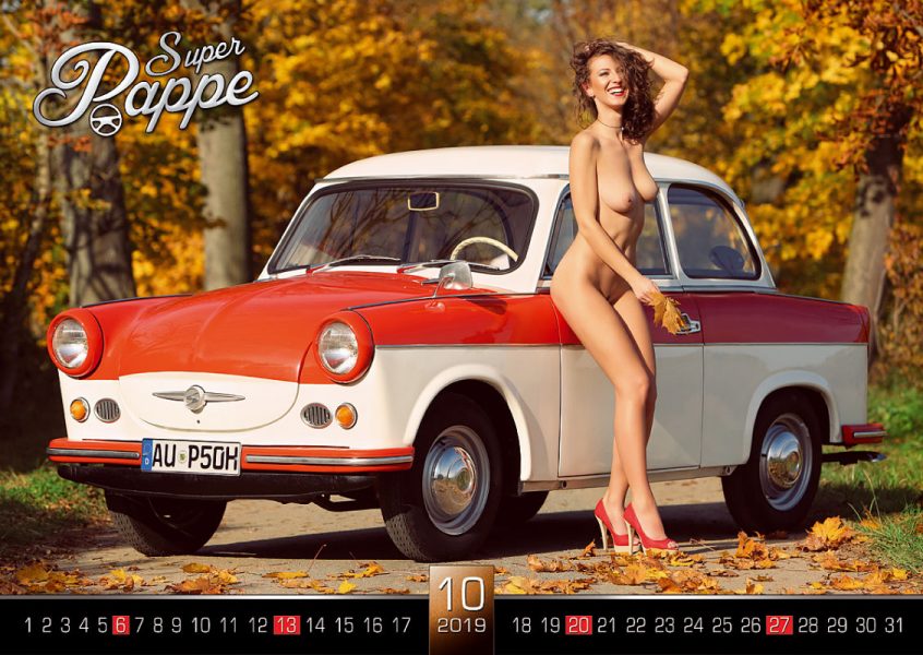 Голи, палави девойки и Трабанти: Това определено е най-горещият календар тази есен (СНИМКИ 18+)