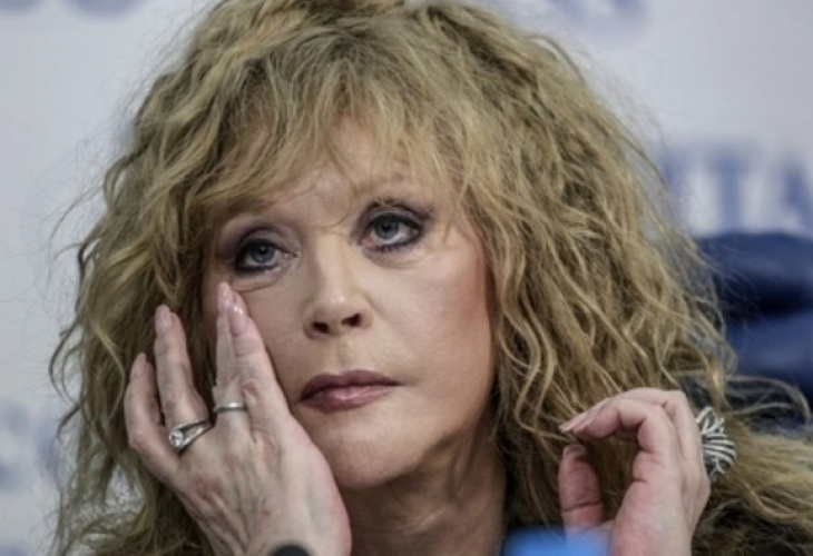 Смелата Алла Пугачова свали перуката, изми грима и шокира феновете си с тези СНИМКИ