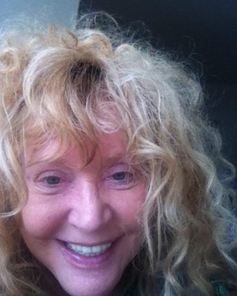 Смелата Алла Пугачова свали перуката, изми грима и шокира феновете си с тези СНИМКИ