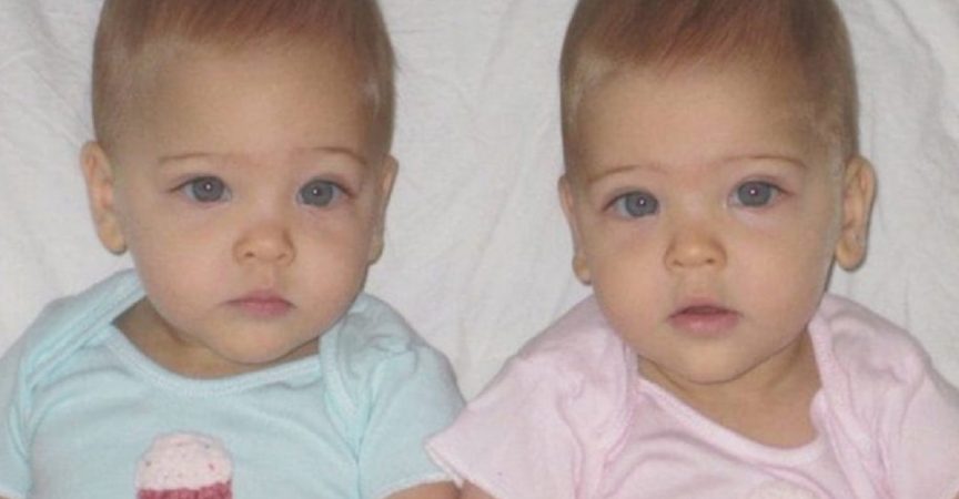 Тези близначки се родиха през 2010 година