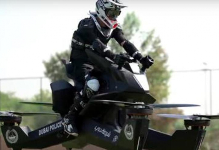 Дубайската полиция получи летящ мотоциклет (ВИДЕО)