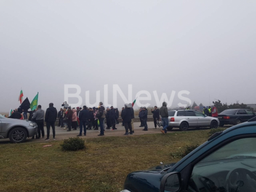 Скандал на барикадата край Враца! По 30 лева трябвало да получат протестиращите, плащачът изчезнал! (СНИМКИ)