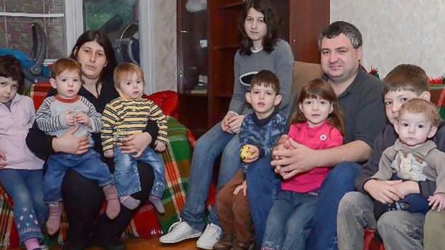 Семейството с отнетите 11 деца от Русе