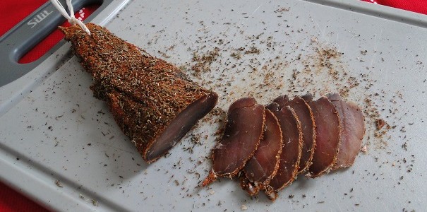 Домашно сушени свински бонфиленца