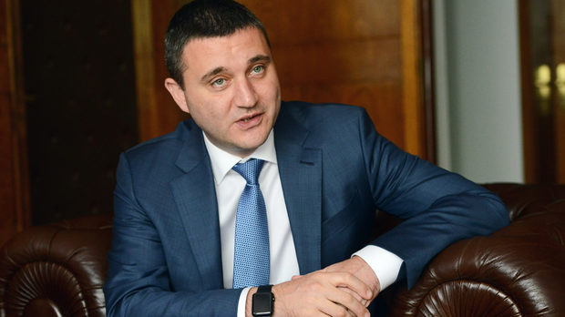 Гръмна нов скандал с министър Горанов