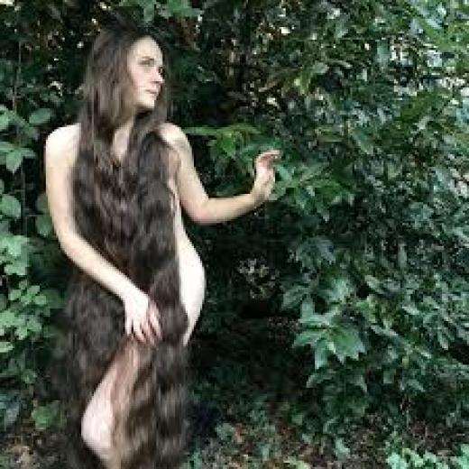 Удивително! Британската Рапунцел не мие главата си от 20 години, а косите й изглеждат гладки и блестящи (СНИМКИ)