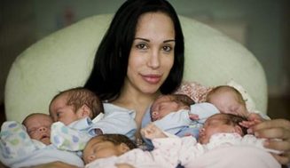 Помните ли майката, която роди осемзнаци през 2009? Ето как изглеждат дечицата й днес (СНИМКИ)