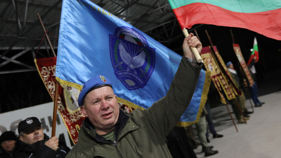Генерал Шивиков: Търпението на народа е на ръба
