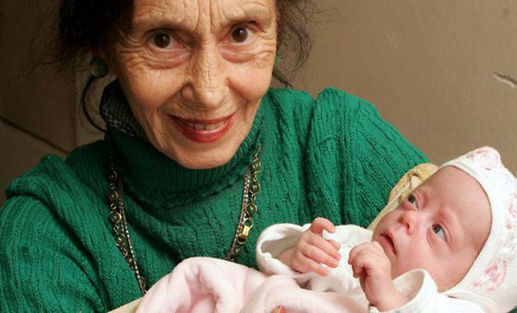 Помните ли първата жена която роди на 67 години