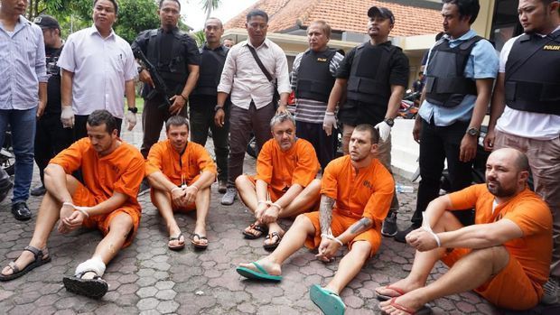 Ексклузивно! Разбиха българска група за източване на банкомати на о-в Бали