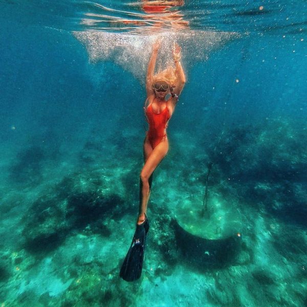 Уникум Андреа унищожи коралов риф с… фотошопа си! (дебелината я побърква)