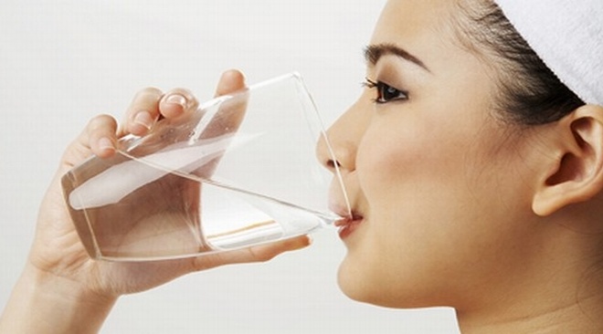 Експерт разби на пух и прах теориите за пиенето на вода