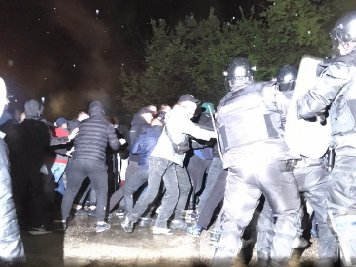 СНИМКИ 18+ от кървавия протест в Габрово
