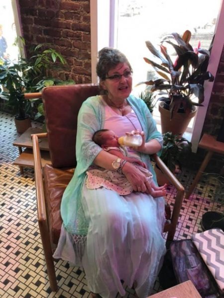 Най-красивата българка в САЩ роди момиченце