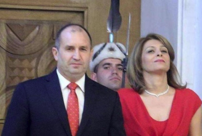 Президентът Радев зарязан от жена си