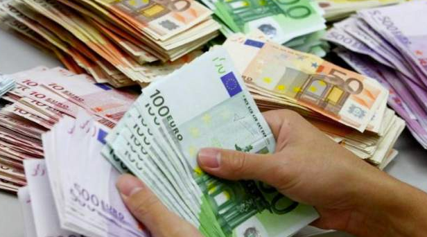 26 българи взимат пенсия от над 3700 евро