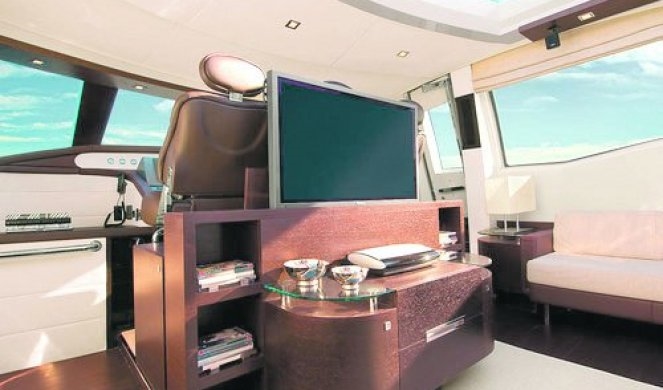 Лепа Брена с яхта за 890 000 евро