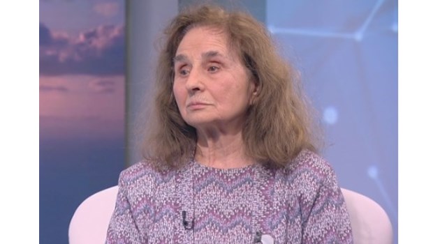 83-годишна жена вдъхва кураж на пациенти
