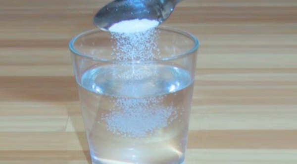 Изпийте чаша вода със сол