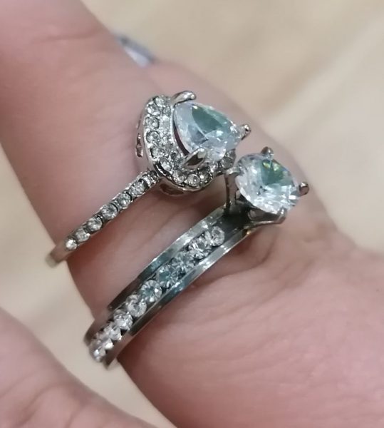 Слави Трифонов „продава” пръстени с диаманти за 30 лв