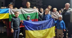 Украинци от хотелите в Слънчев бряг на протест не искат да ги водят в държавните бази (видео)