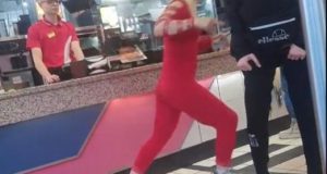 Този път Емили Тротинетката прекали! Налетя на бой с юмруци на дете в McDonald's