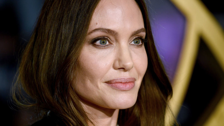 „Изтънели устни увиснало лице“: Анджелина Джоли е загубила легендарната си красота! (СНИМКИ)