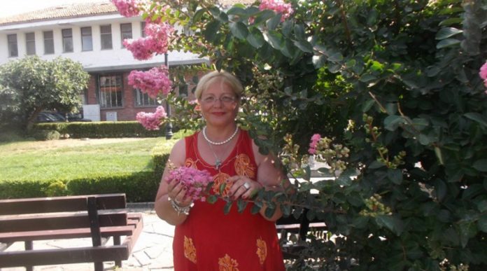Ясновидката Анастасия Христова съветва: Всеки понеделник мийте вратата на дома си срещу магии!