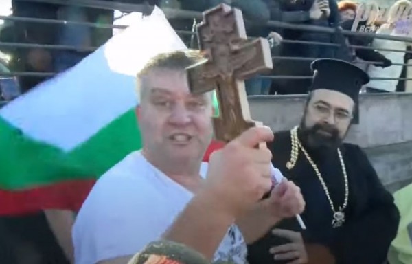 Мъж спасявал 6 пъти кръста на Богоявление: Трябва да се държим с Русия целият народ иска това