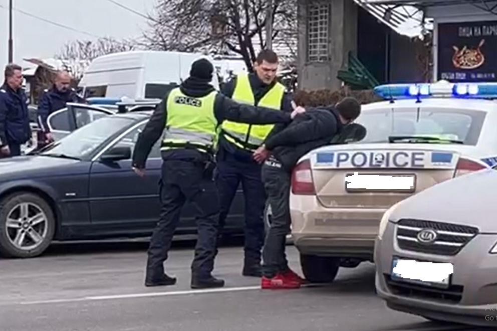 Шофьорът от гонката в „Надежда” към полицаите: Оставете ме да си шмъркам и да си слушам сръбска музика за какво ме гоните?