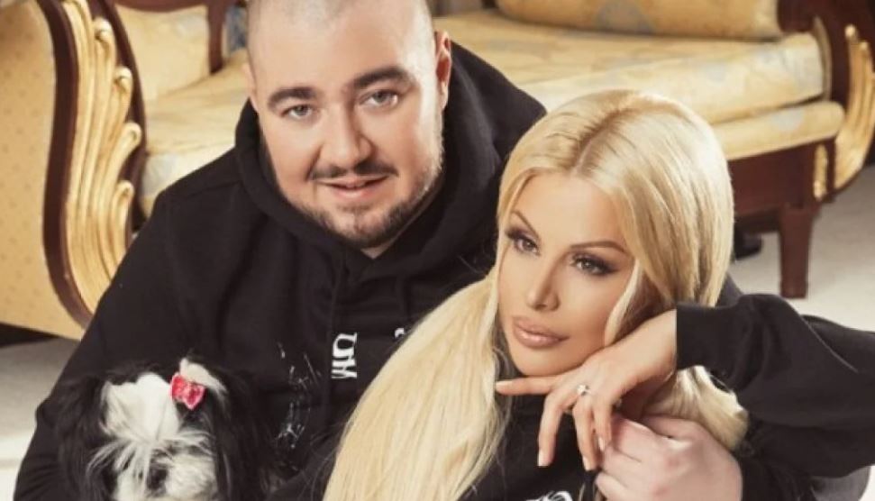 Фалиралият Християн Гущеров пердаши Светлана в новата квартира където са заедно с тъщата и трите деца