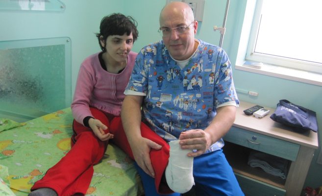 За пример! Лекар от Пловдив вдигна на крака три деца болни от церебрална парализа