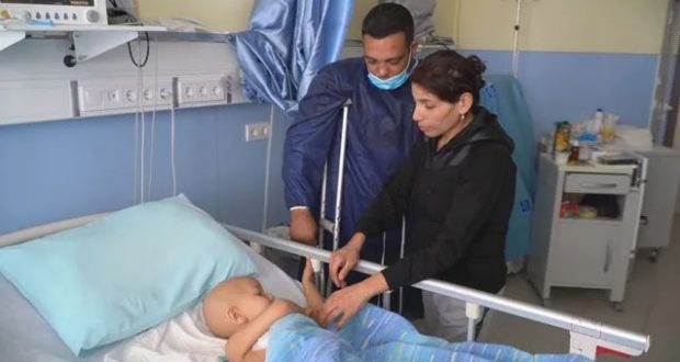 „Спасиха ми детето“: С уникална операция водещи ортопеди запазиха крака на 4-годишно дете
