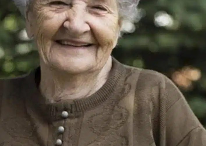 Баба ми винаги ме наричаше чужд човек а не свой. Израснах и станах богат. Един ден тя дойде в работата ми