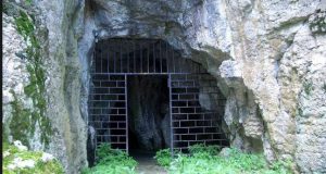 Петко влезе в Мусинската пещера за съкровище с черна коса но излезе с бели кичури и жена му припадна като го видя (СНИМКИ)