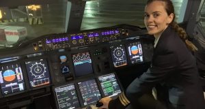 Момиче от България пилотира най-големия пътнически самолет родителите й гледали зайци и крави