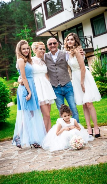 Емо Чолаков купи палат на новата си жена 