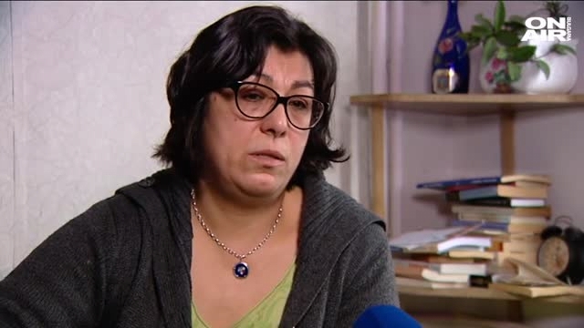 Майката която замина за чужбина за да спаси детето си – у нас плаче от мъка там от щастие