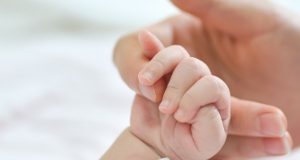 Брутална грешка на лекари в Бургас към новородено потресената майка заснела всичко на ВИДЕО