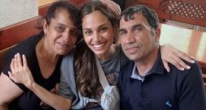 Осиновена преди 25 г. в Америка срещна биологичните си родители в България / ВИДЕО
