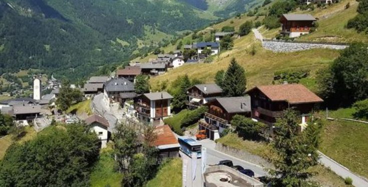 Живописно швейцарско село предлага 50 000 за да живеете там