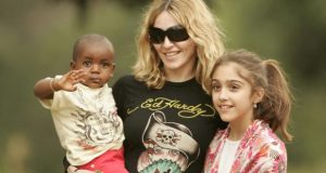 През 2006 г. Мадона осинови момченце от Малави. Ето как изглежда днес то (Снимки):