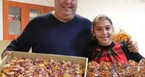 Баща и дъщеря от Велико Търново са единствените в България, които произвеждат сушени ароматизирани цветя