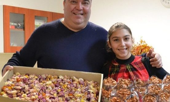 Баща и дъщеря от Велико Търново са единствените в България, които произвеждат сушени ароматизирани цветя